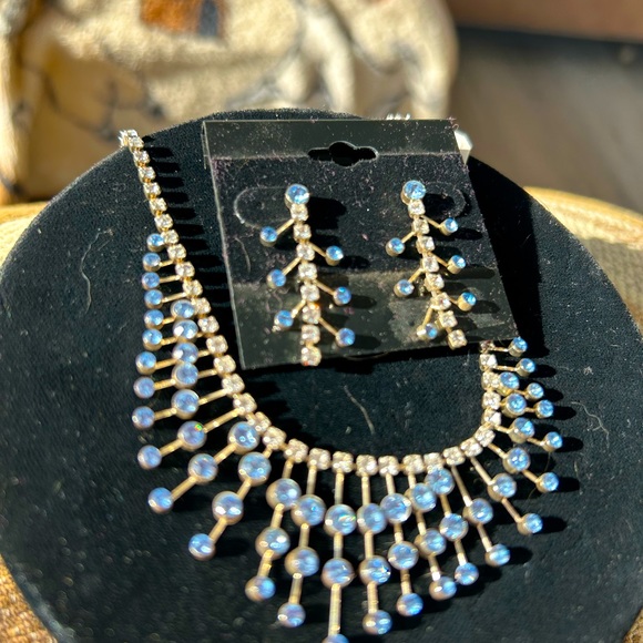 2 PIECE BLUE RHINESTONE AND CLEAR SET SM BLUE DROPS WITH CLEAR /SILVER - Picture 6 of 16